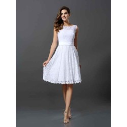 Chic Sleeveless Short Lace Bridesmaid Dresses